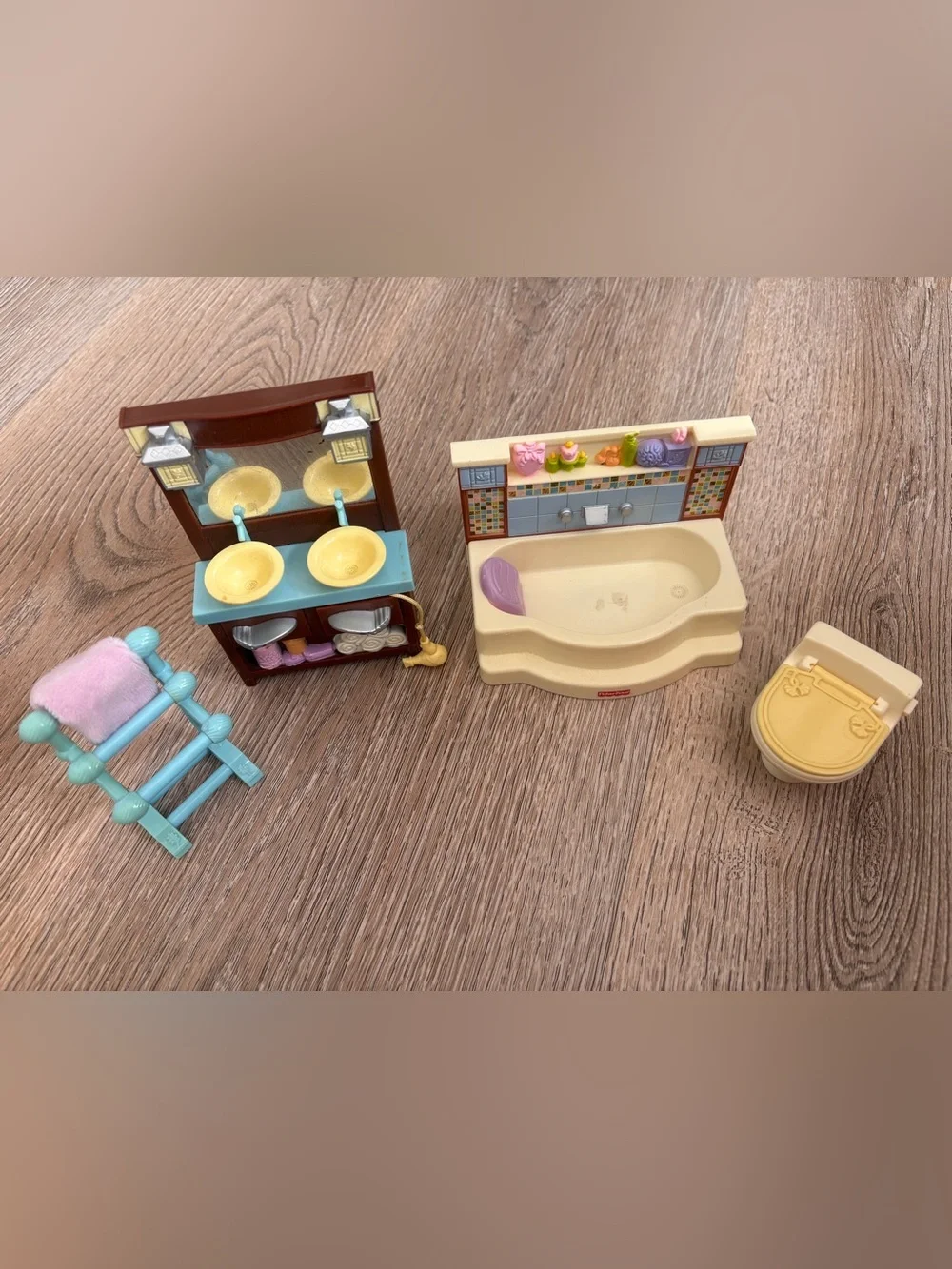 Fisher Price Loving Family 2008 Bathroom Tub Vanity Toilet Towel Rack
